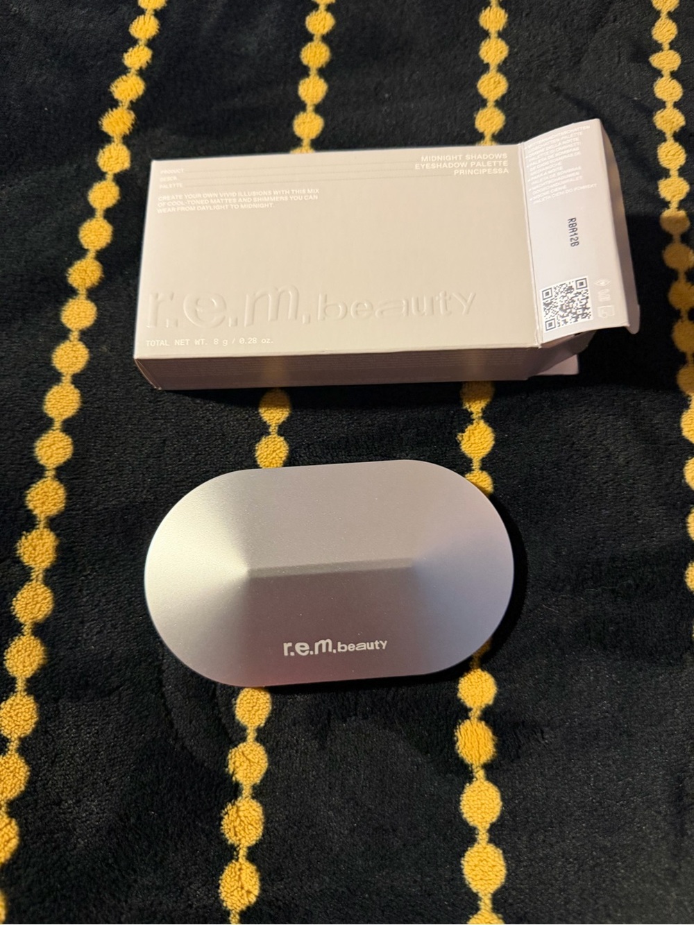 r.e.m. beauty Midnight Shadows Eyeshadow Palette — Silver